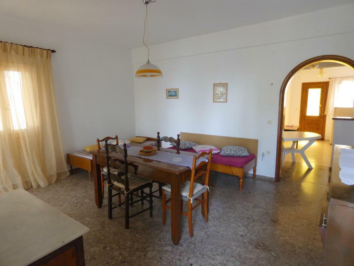 Iona Appartments * Achilleion